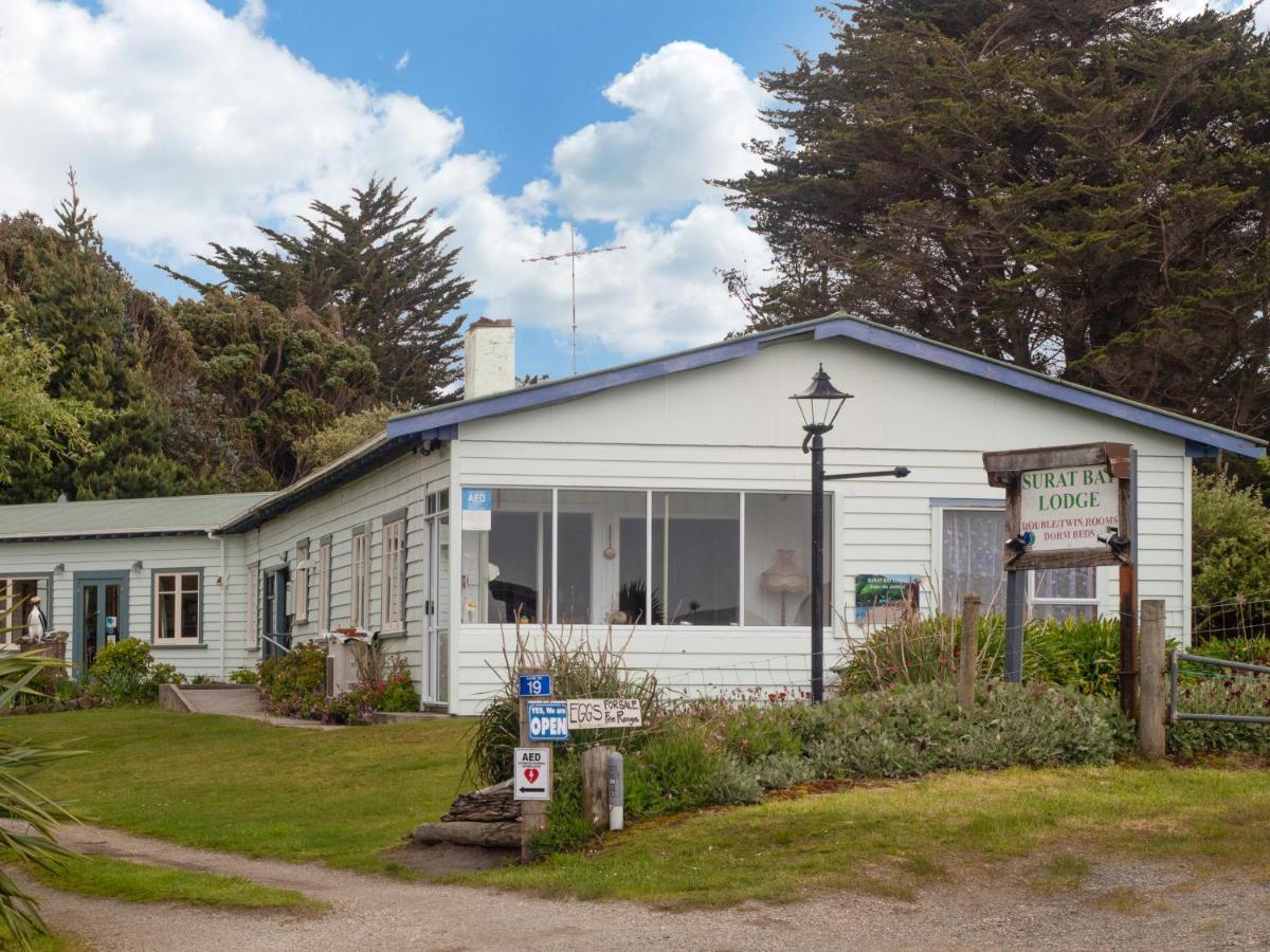 Surat Bay Lodge By The Sea/Backpackers Hostel Owaka Exterior foto